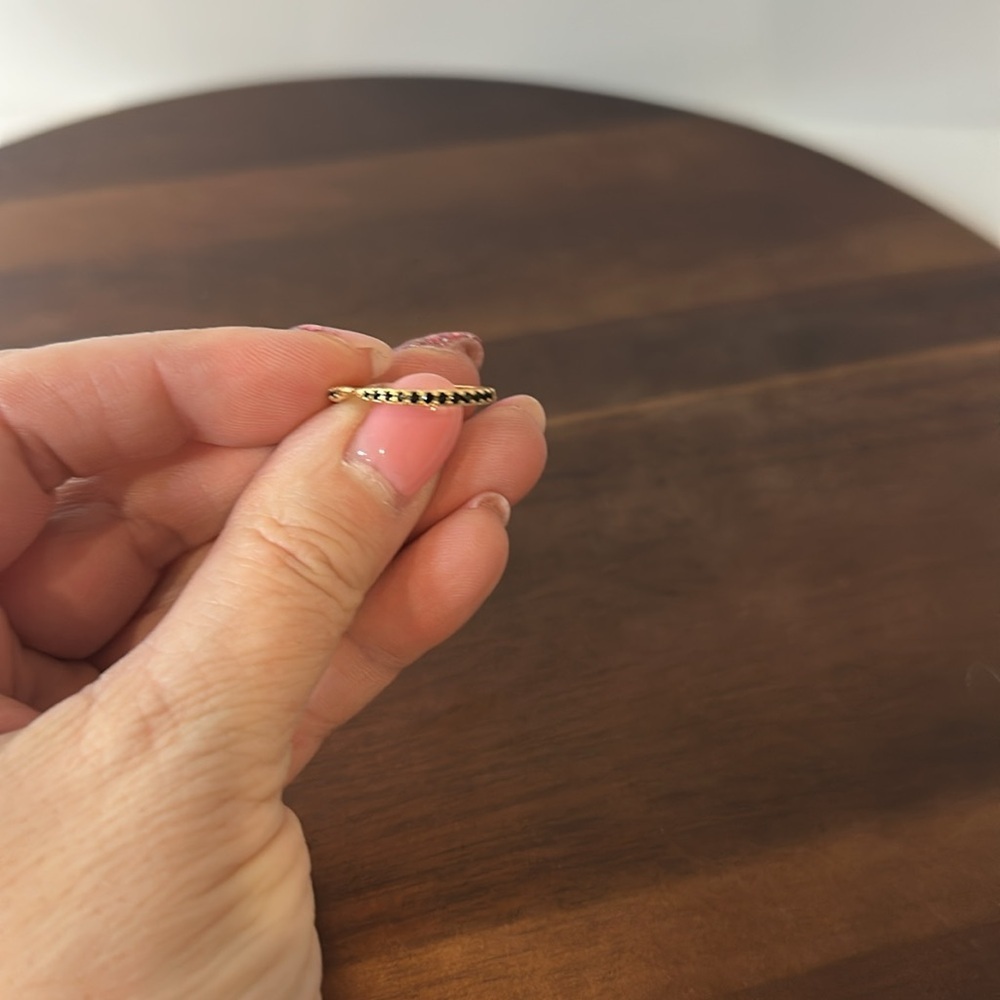 Gold Ring - Picture 3 of 7